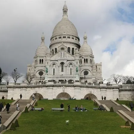 Studyo Cosy 400 Metre Sacre Ceour