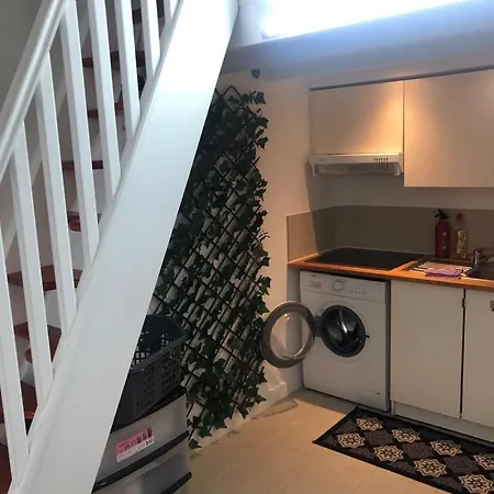 Studyo Cosy 400 Metre Sacre Ceour Apartment
